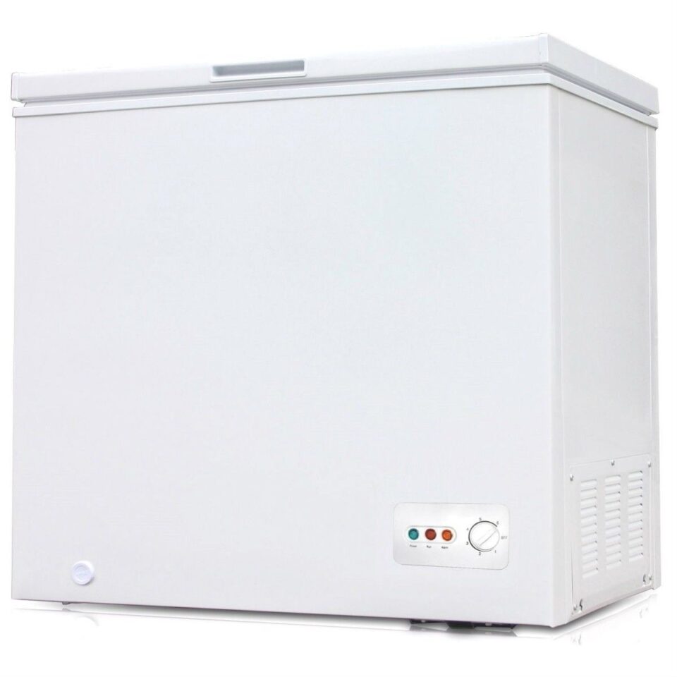 Frostech chest freezer with large capacity and energy-efficient cooling